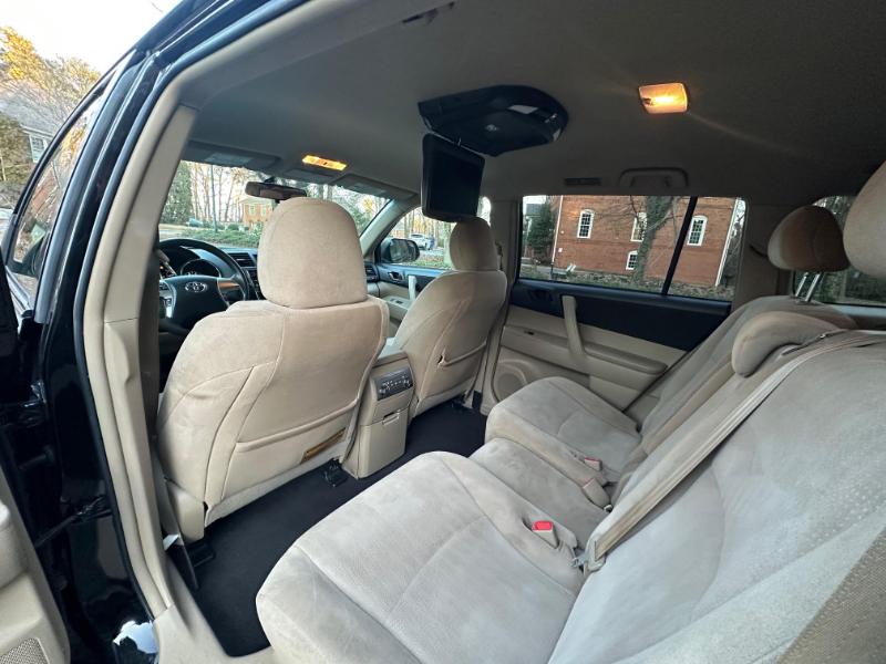 Toyota Highlander Base 4WD 2013