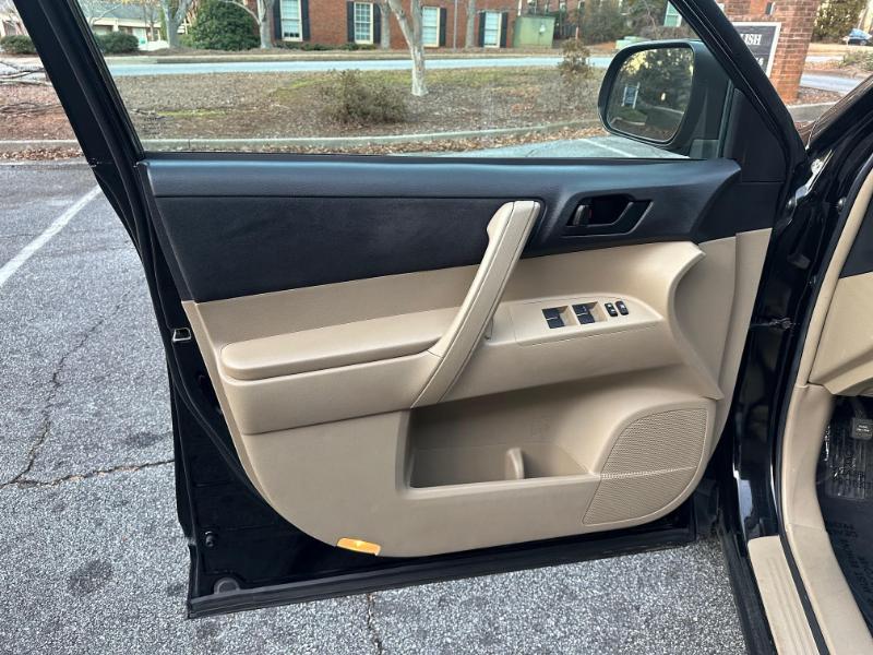 Toyota Highlander Base 4WD 2013