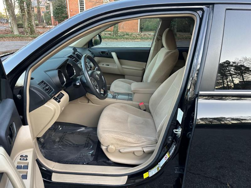 Toyota Highlander Base 4WD 2013