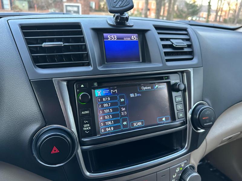 Toyota Highlander Base 4WD 2013