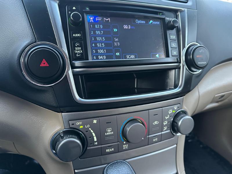 Toyota Highlander Base 4WD 2013