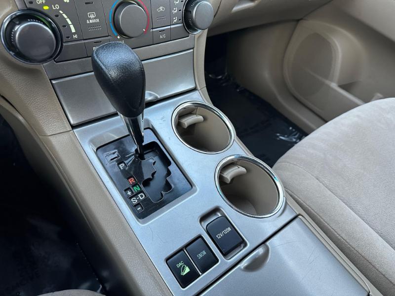 Toyota Highlander Base 4WD 2013