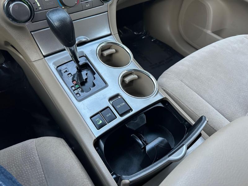 Toyota Highlander Base 4WD 2013