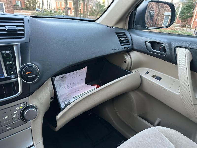 Toyota Highlander Base 4WD 2013