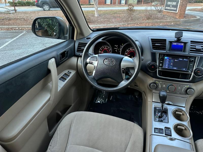 Toyota Highlander Base 4WD 2013