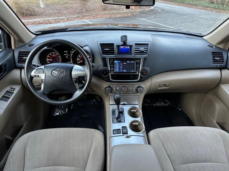 Toyota Highlander Base 4WD 2013