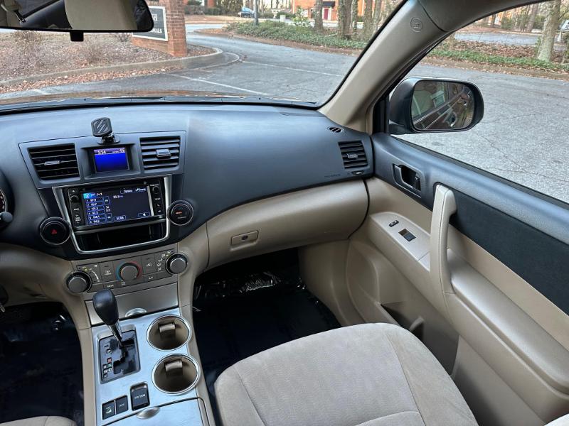 Toyota Highlander Base 4WD 2013