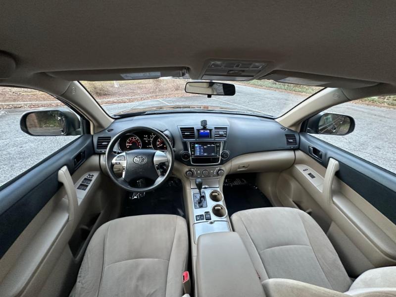 Toyota Highlander Base 4WD 2013