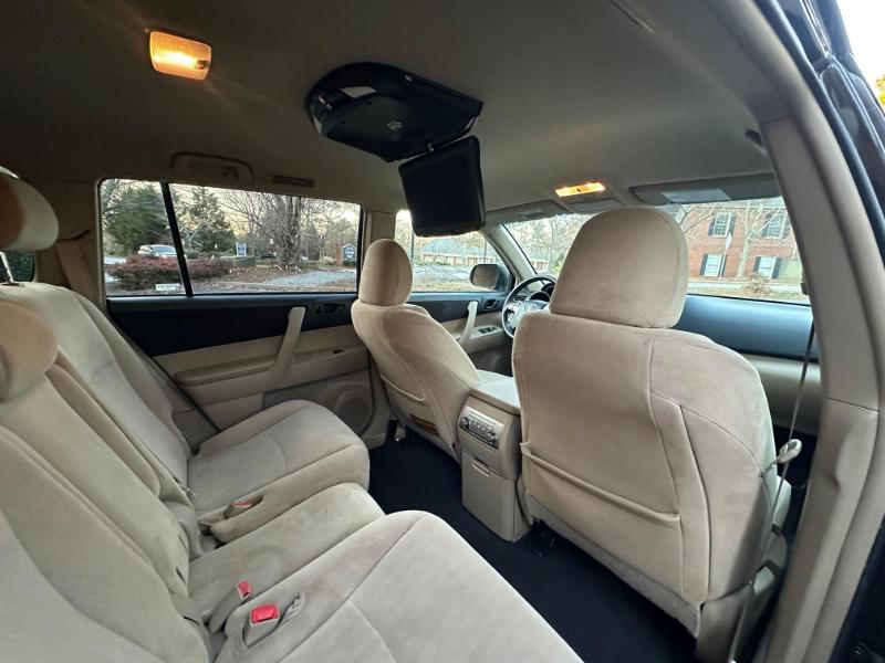 Toyota Highlander Base 4WD 2013