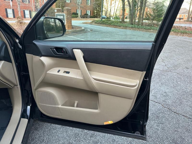 Toyota Highlander Base 4WD 2013