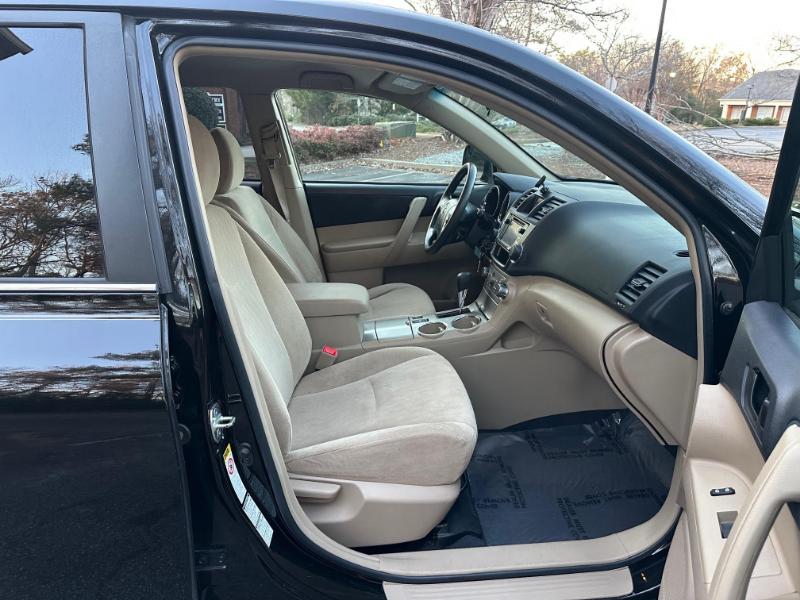 Toyota Highlander Base 4WD 2013