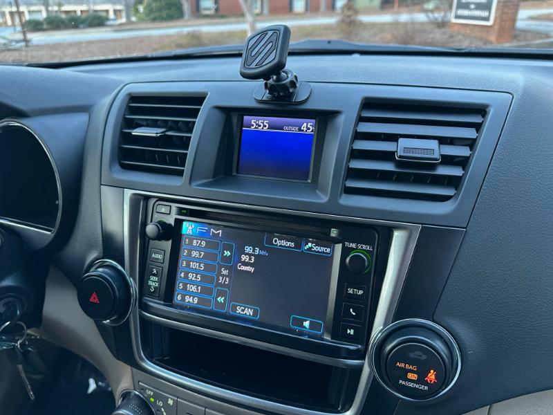 Toyota Highlander Base 4WD 2013