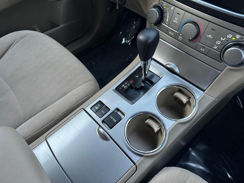 Toyota Highlander Base 4WD 2013