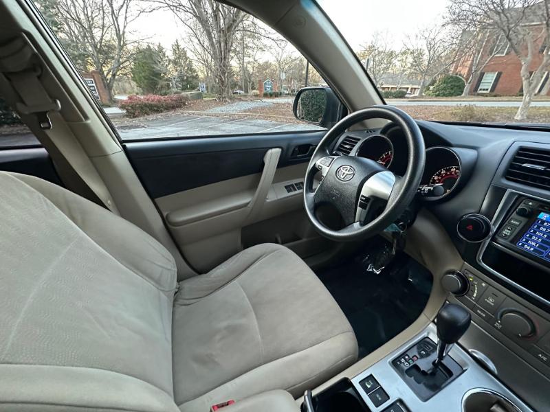 Toyota Highlander Base 4WD 2013