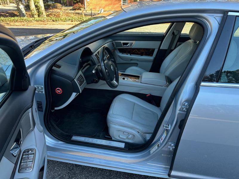 Jaguar XF-Series Premium Luxury 2009