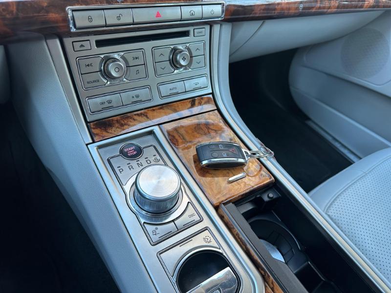 Jaguar XF-Series Premium Luxury 2009