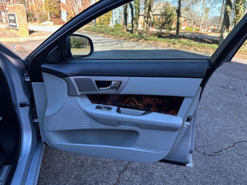 Jaguar XF-Series Premium Luxury 2009