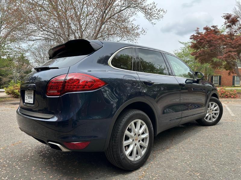 Porsche Cayenne Base 2011