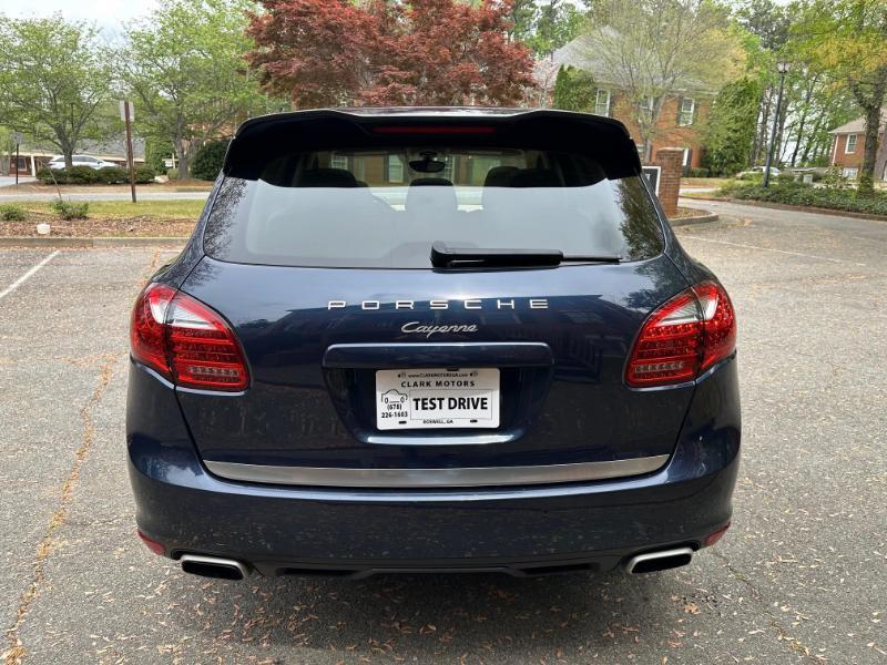 Porsche Cayenne Base 2011