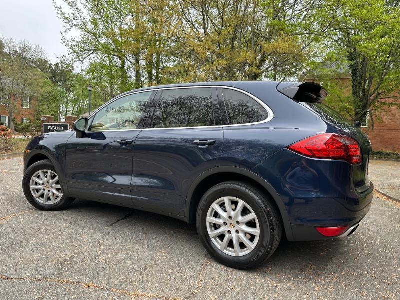 Porsche Cayenne Base 2011