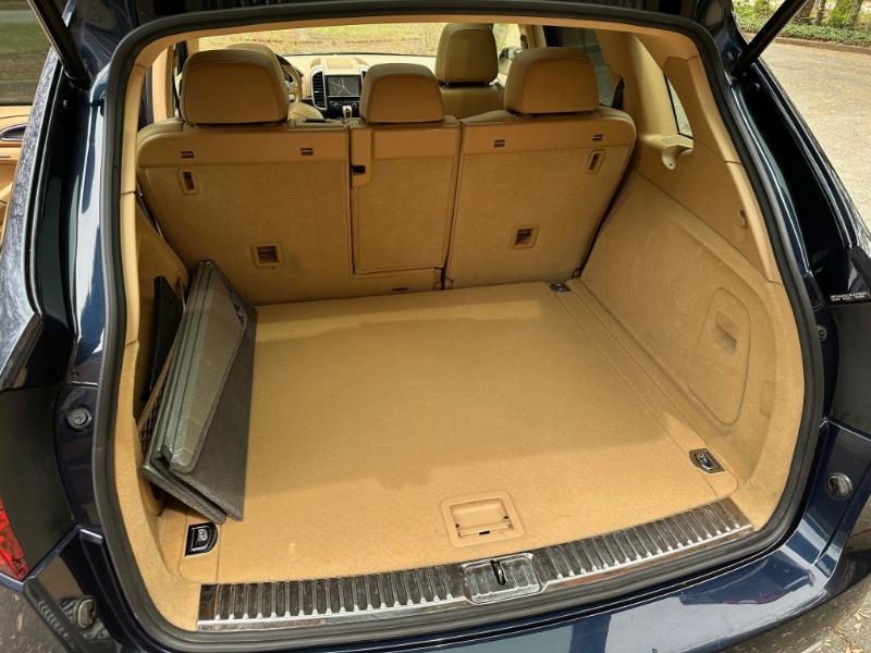 Porsche Cayenne Base 2011