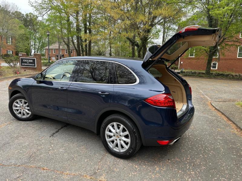 Porsche Cayenne Base 2011
