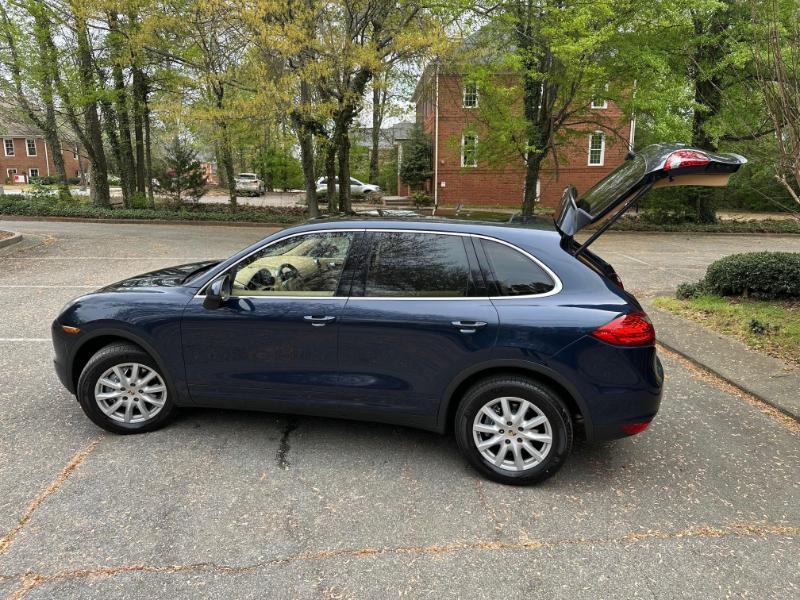 Porsche Cayenne Base 2011