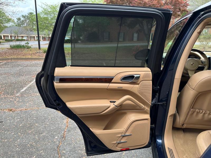 Porsche Cayenne Base 2011