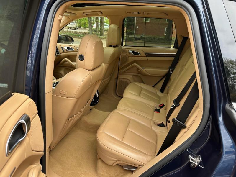 Porsche Cayenne Base 2011