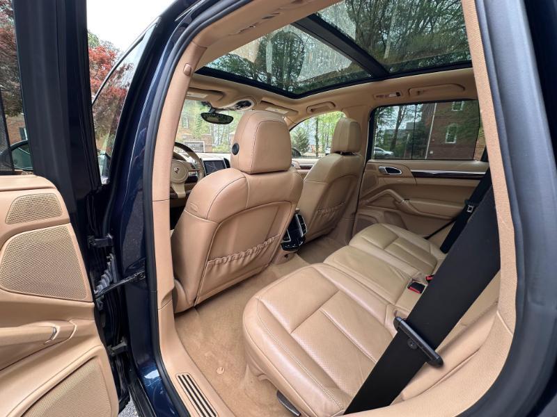 Porsche Cayenne Base 2011