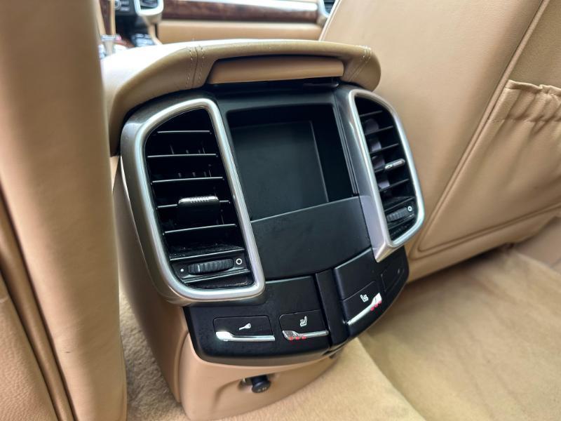 Porsche Cayenne Base 2011