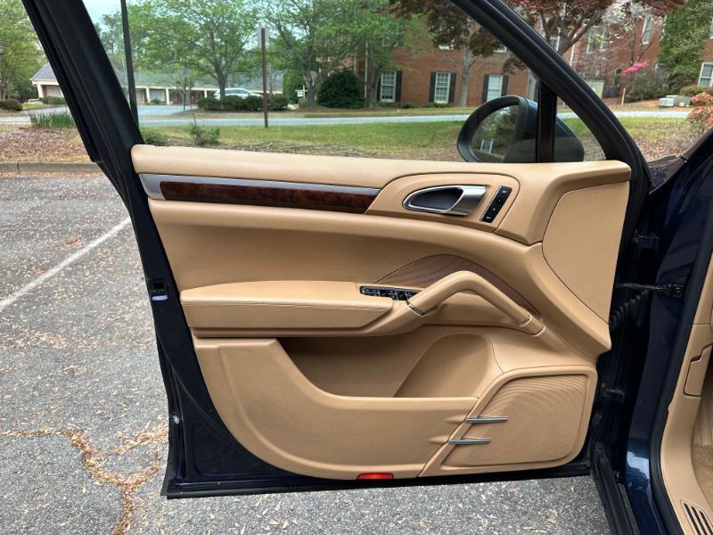 Porsche Cayenne Base 2011
