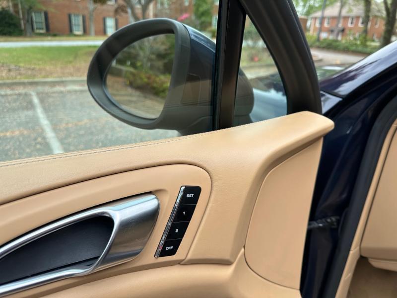 Porsche Cayenne Base 2011