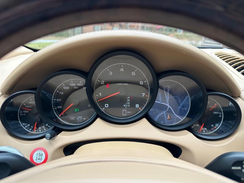 Porsche Cayenne Base 2011