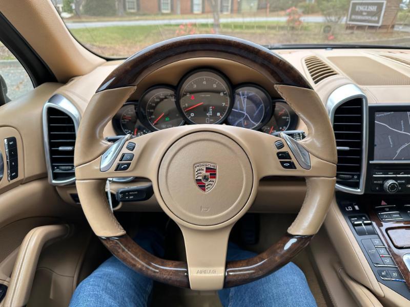 Porsche Cayenne Base 2011