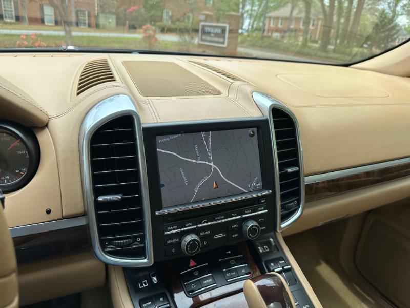 Porsche Cayenne Base 2011