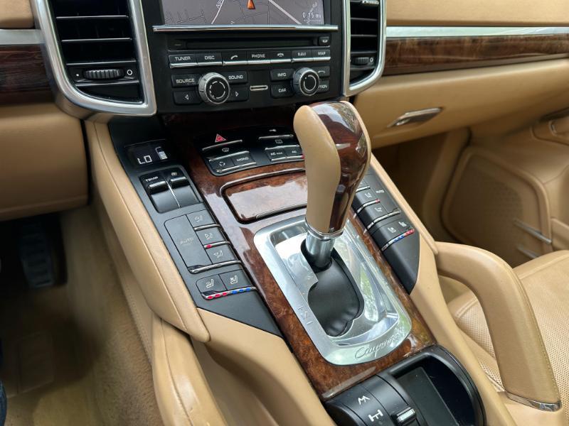 Porsche Cayenne Base 2011