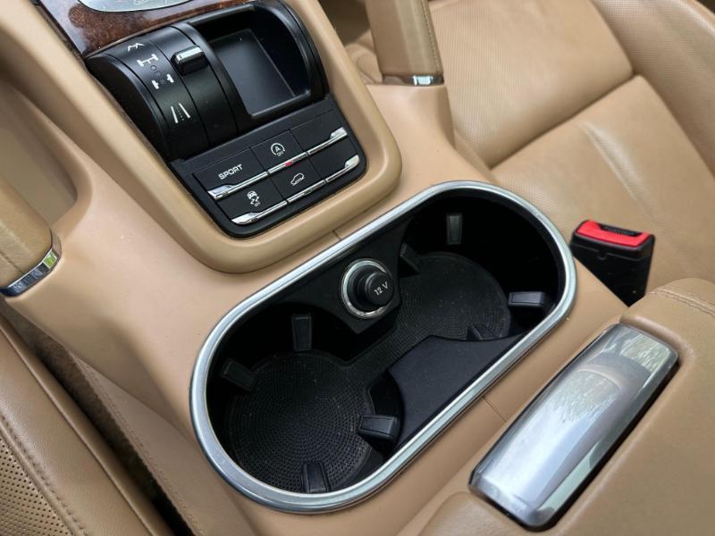 Porsche Cayenne Base 2011