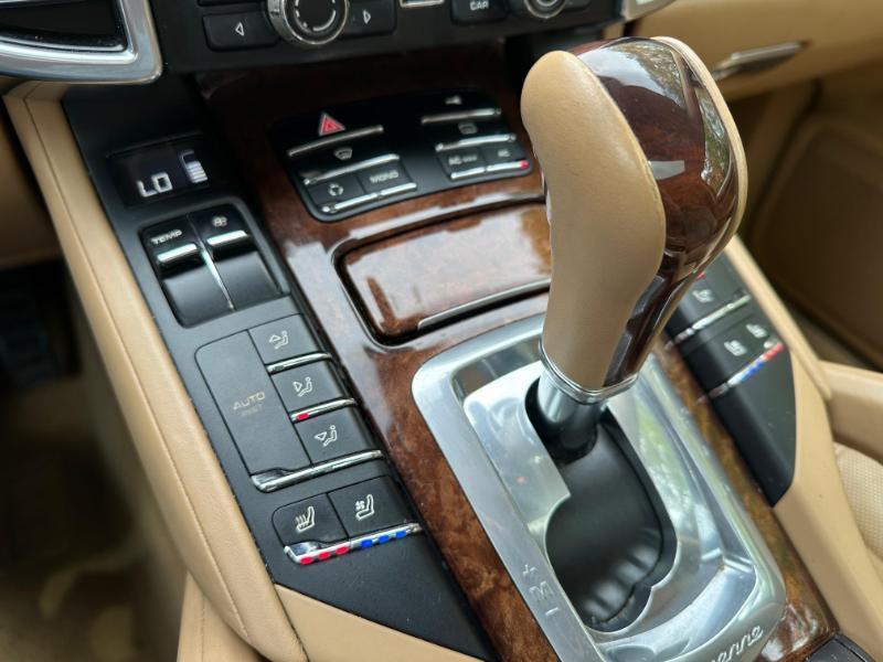 Porsche Cayenne Base 2011
