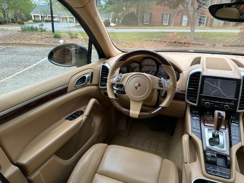 Porsche Cayenne Base 2011