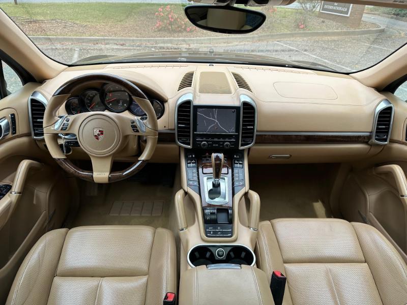 Porsche Cayenne Base 2011