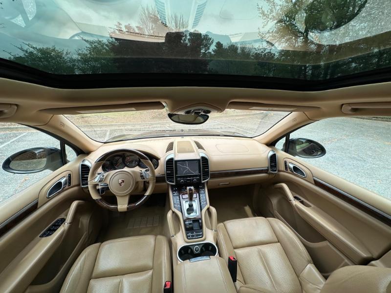 Porsche Cayenne Base 2011