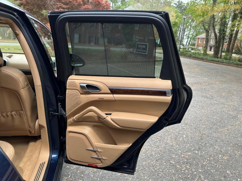 Porsche Cayenne Base 2011