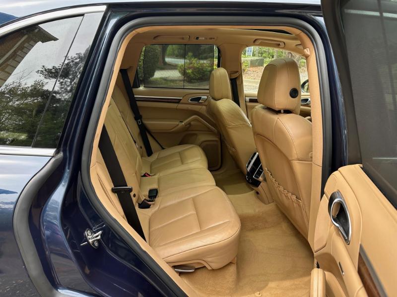 Porsche Cayenne Base 2011