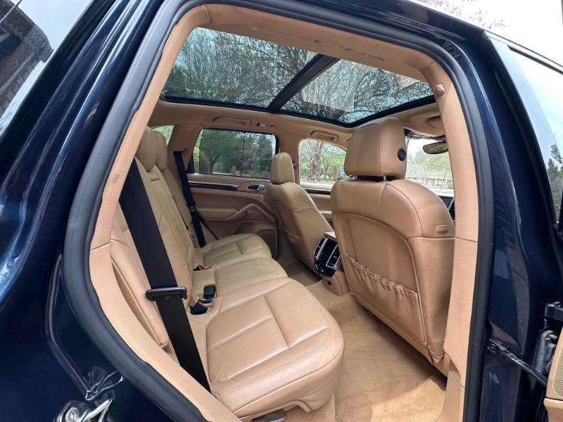 Porsche Cayenne Base 2011