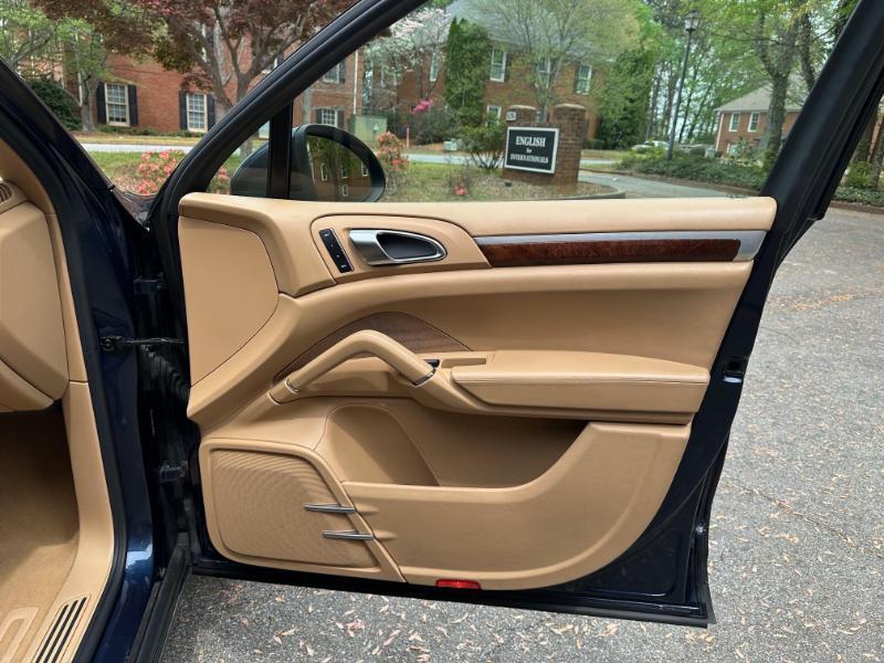 Porsche Cayenne Base 2011