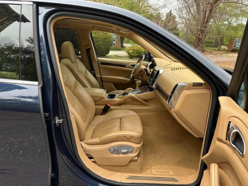 Porsche Cayenne Base 2011