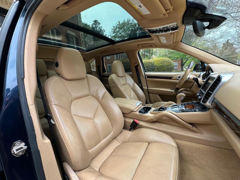Porsche Cayenne Base 2011