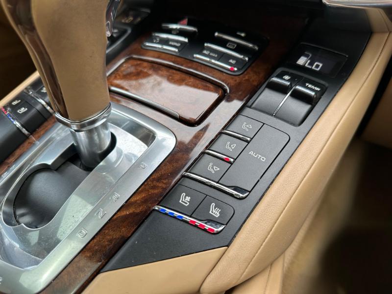 Porsche Cayenne Base 2011