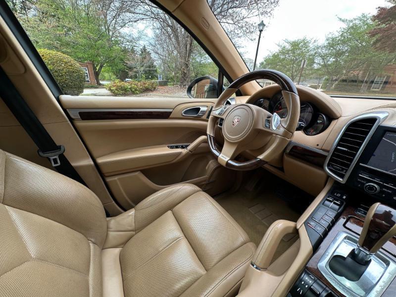Porsche Cayenne Base 2011